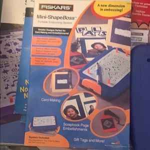 FISKARS Mini-ShapeBoss Portable Embossing System